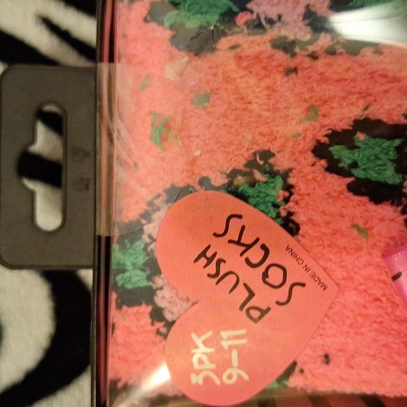 Betsy Johnson Plush socks - Picture 2 of 4